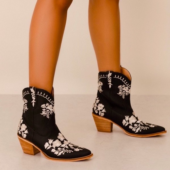 MIIM CAROLINE Black Faux Leather Embroidered Western Heeled Cowboy Booties - Picture 4 of 9